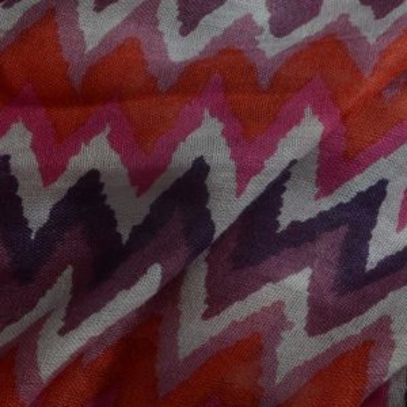 Red and Purple Chevron Pattern 100% Viscose Scarf - Picture 3 of 4